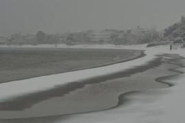 Редкий снегопад парализовал Афины