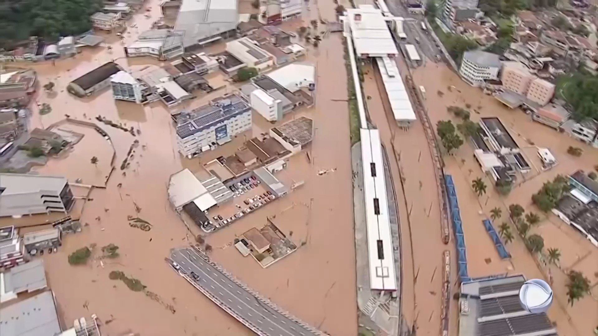 Улицы превратились в реки: смертоносное наводнение в Сан-Паулу