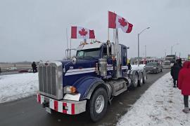 Конвои грузовиков продолжают приезжать в столицу Канады