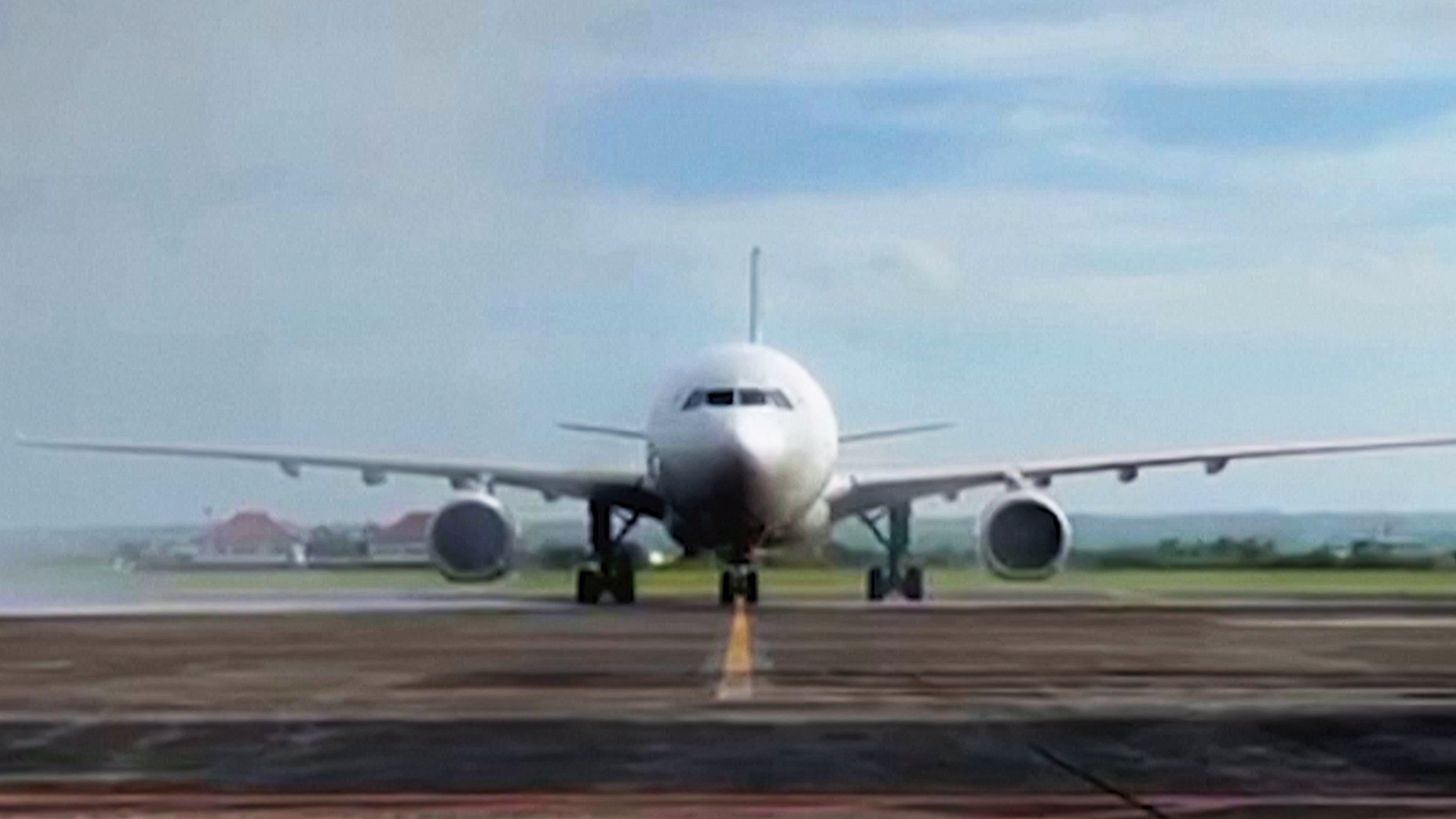 На Бали прибыл первый за два года международный рейс На Бали прибыл первый за два года международный рейс