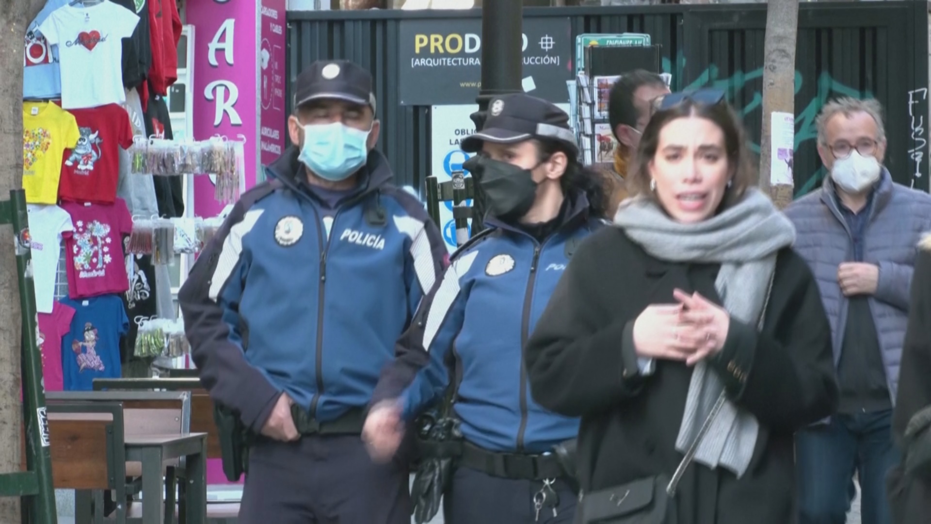 В Испании отменяют ношение масок на улице