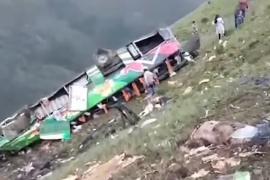 Автобус с пассажирами сорвался в пропасть в Перу