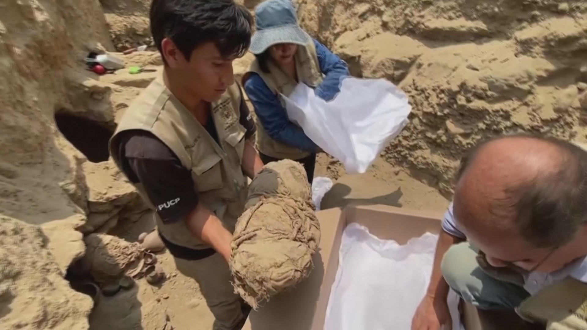 14 мумий возрастом 1000 лет нашли в Перу