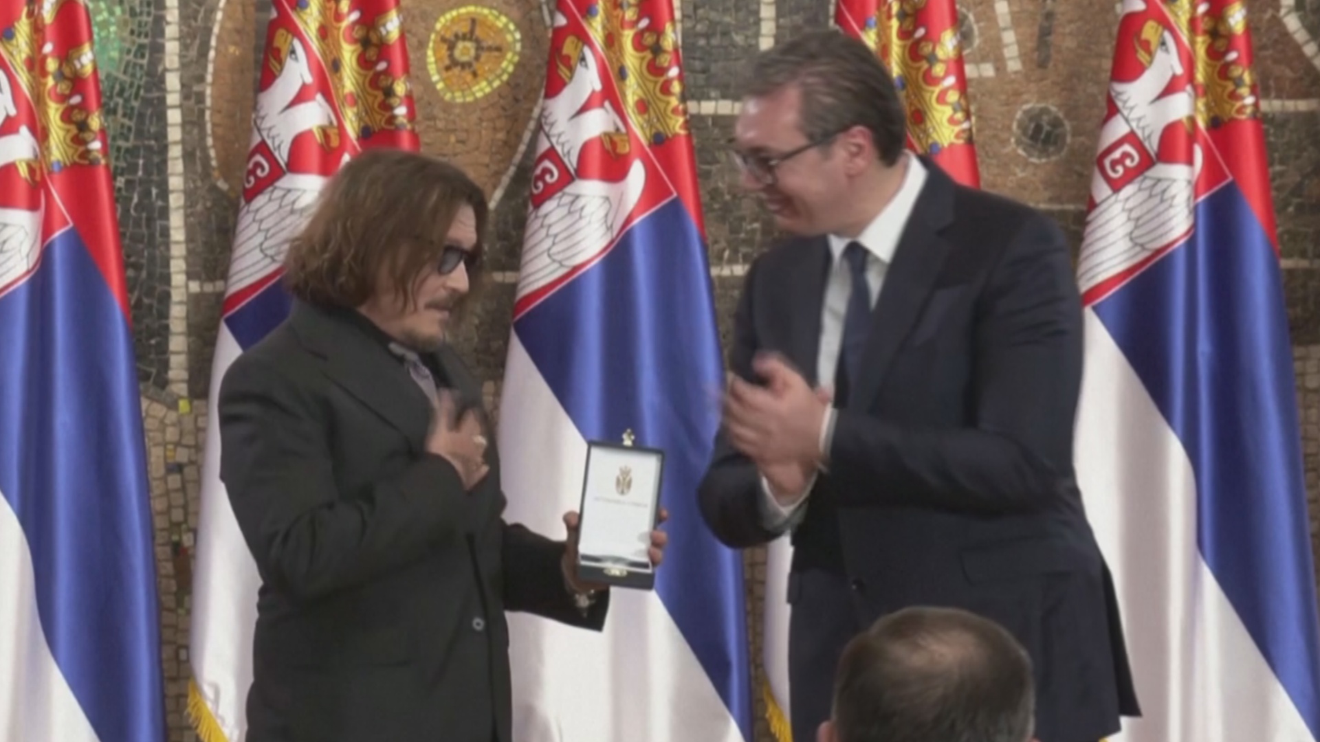 Джонни Деппа наградили золотой медалью в Сербии