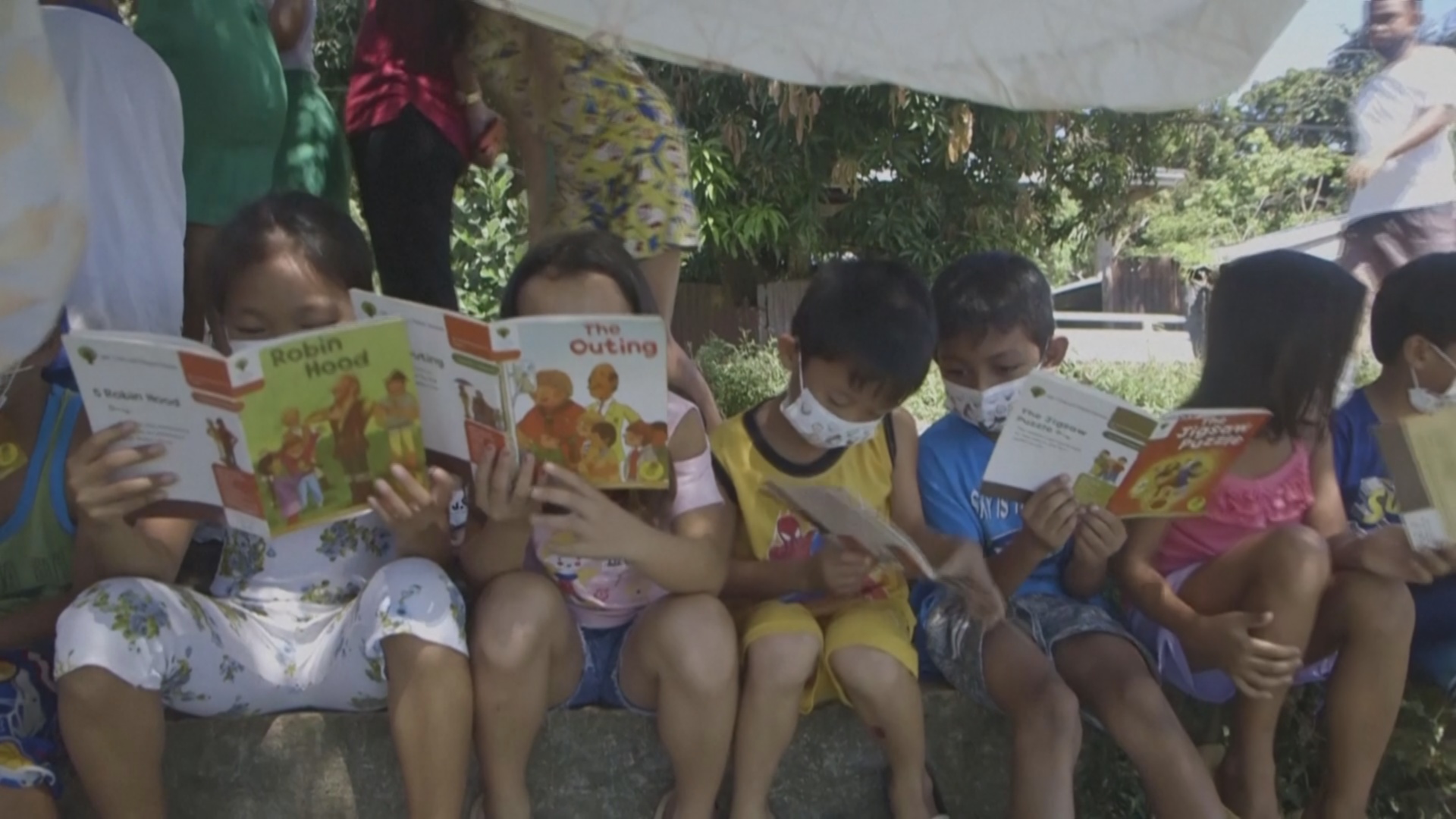 Школа на тележке: как волонтёры учат детей на Филиппинах