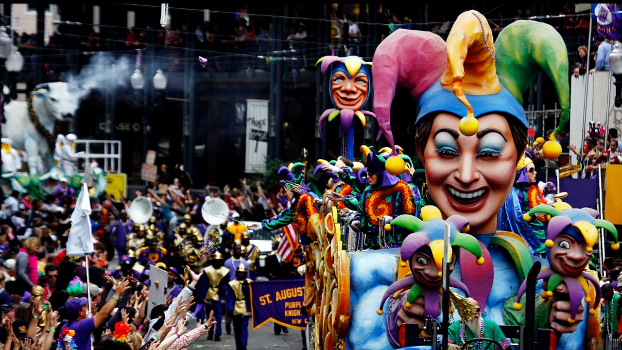 Окунулись в веселье с головой: в США проходит карнавал Марди Гра