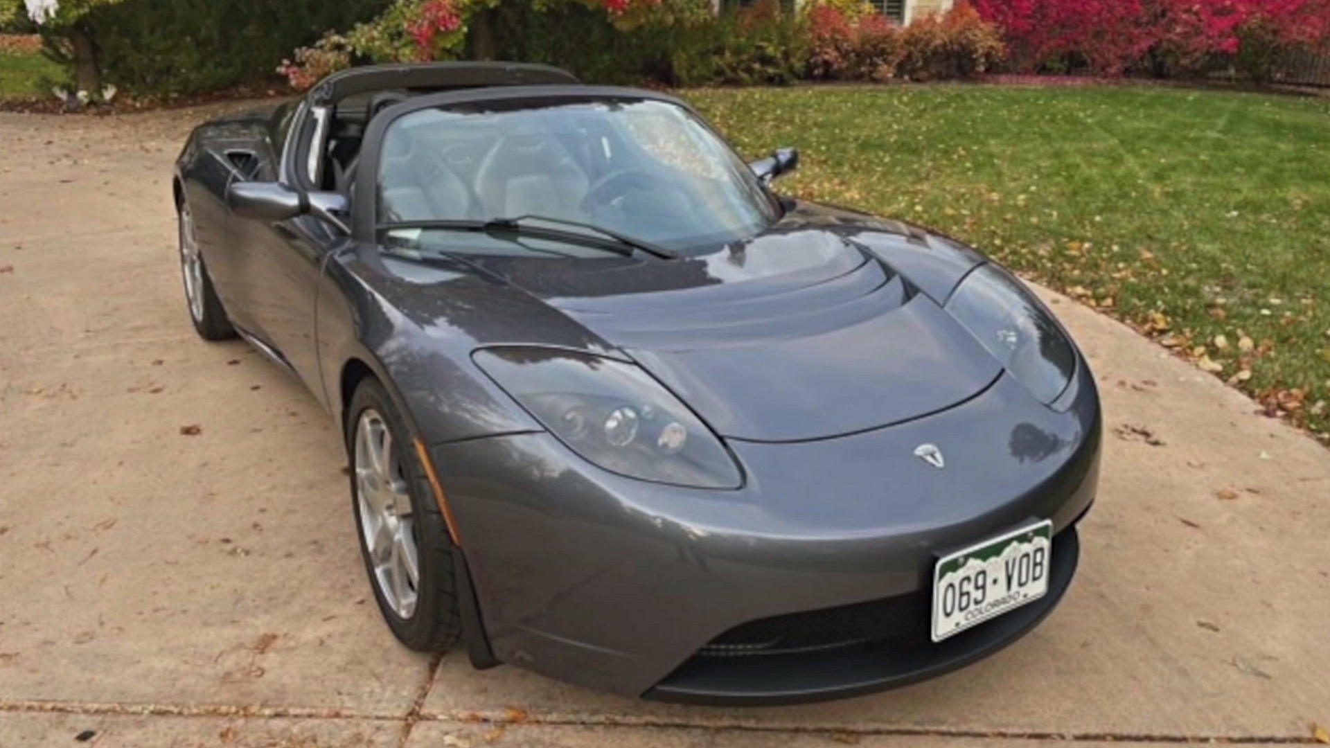 Подержанный Tesla Roadster продали более чем за 250 000 долларов