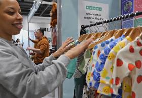 Многоразовые подгузники и одежда напрокат: выставка детских товаров в Лондоне