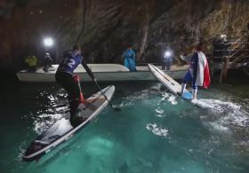 Гонки на SUP-бордах устроили на подземном озере в Швейцарии