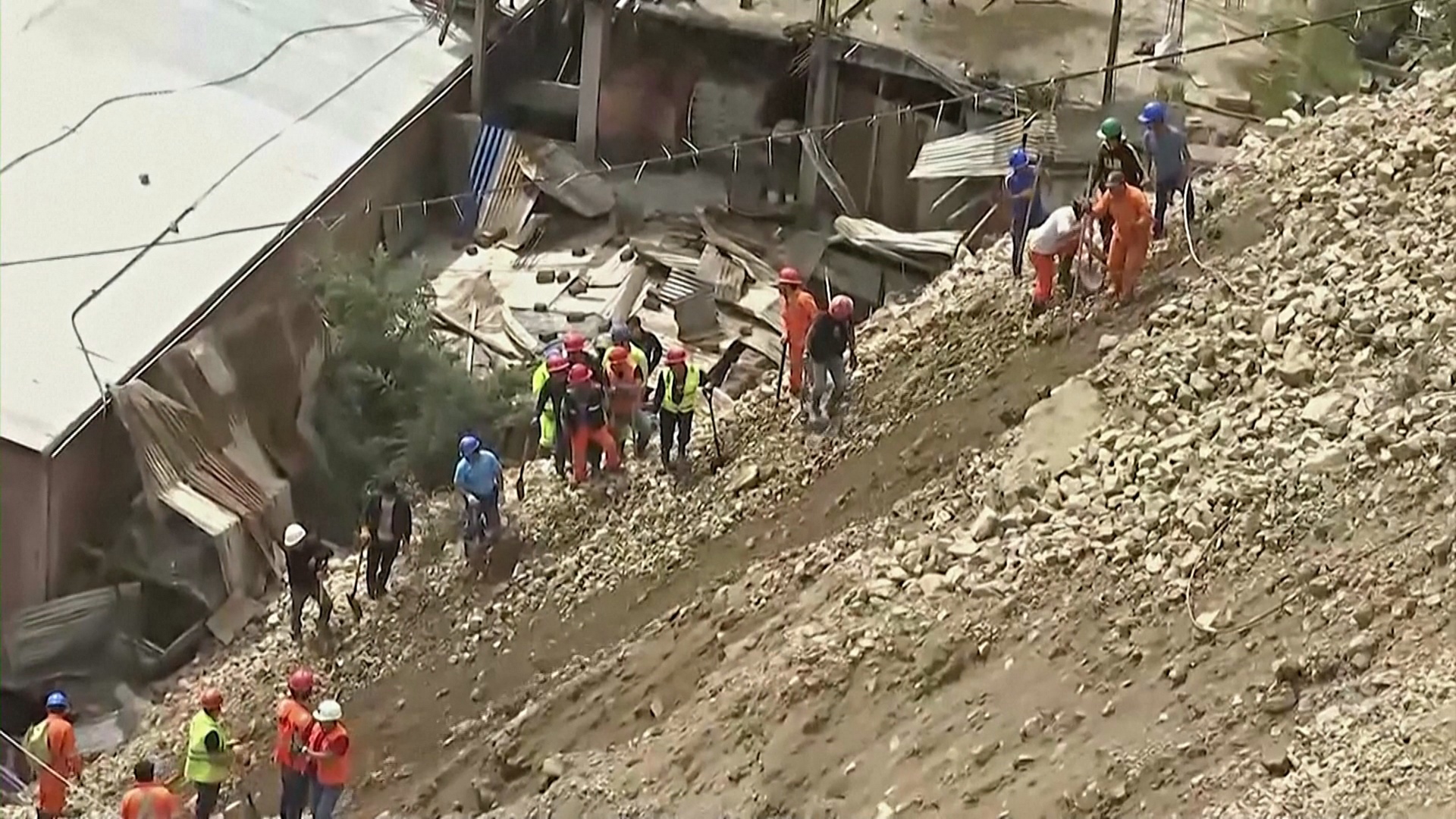 Масштабный оползень в Перу: завалило 60-80 домов