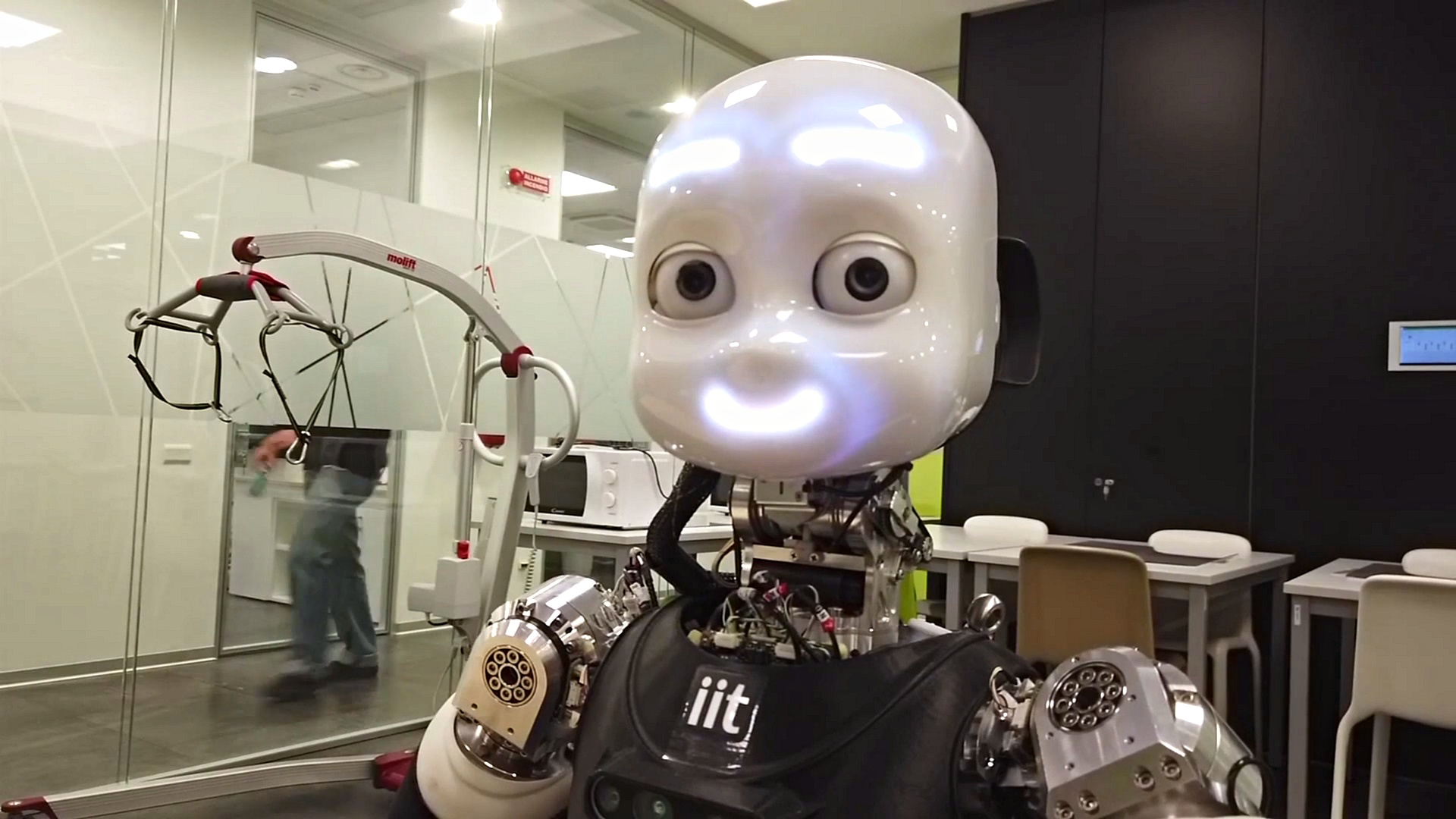 Робот-аватар позволяет человеку ощутить всё, что «ощущает» он сам