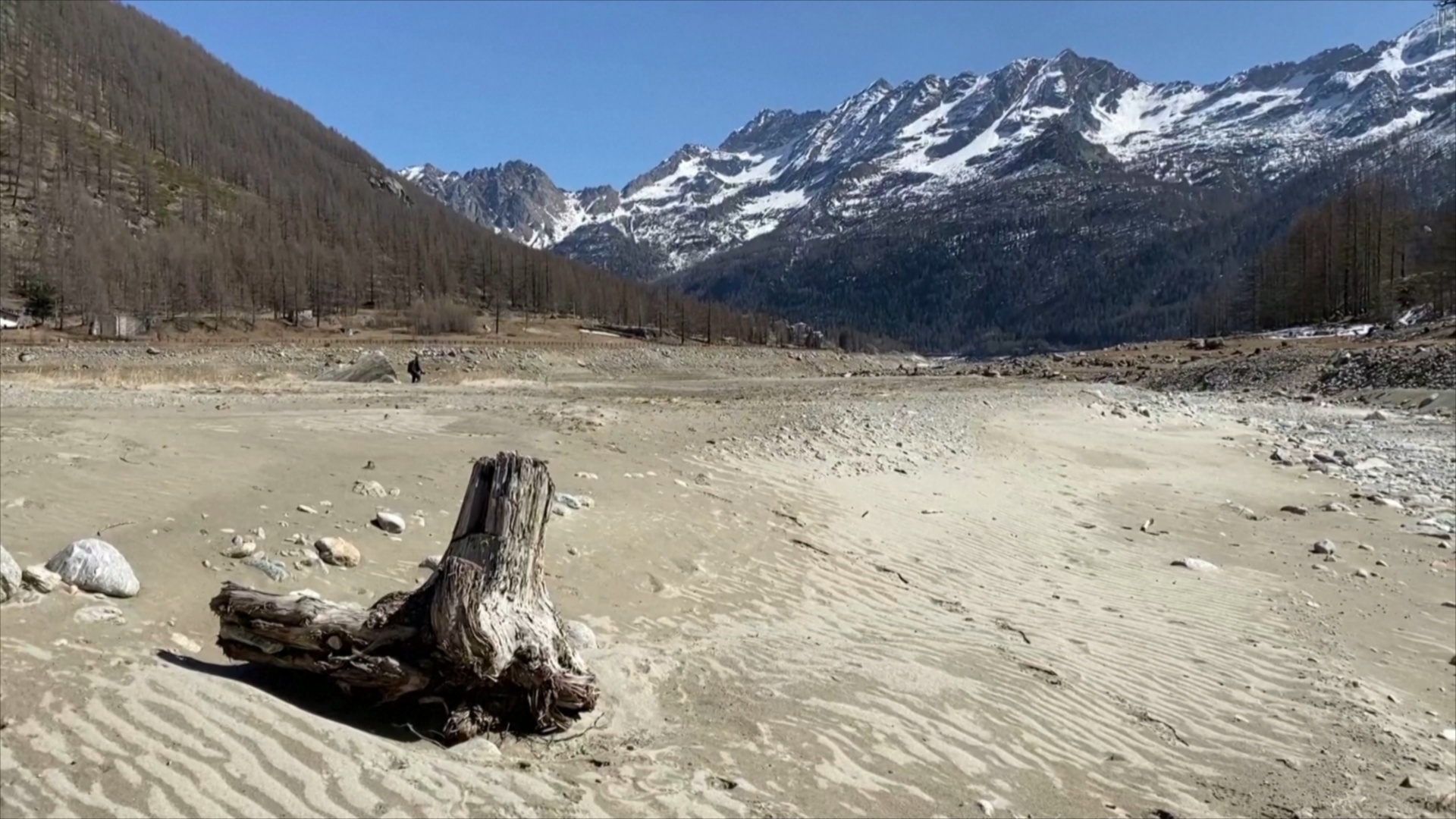 В Италии пересохло горное озеро