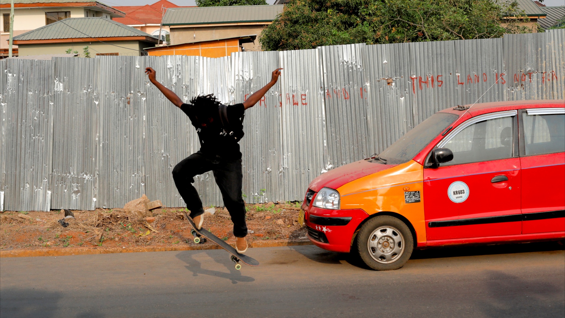 «Убрать страх»: как ганская скейтбордистка идёт к мечте