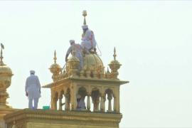 Британские волонтёры очищают «Золотой храм» в Индии