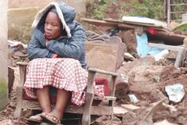 Наводнение в ЮАР: продолжают искать десятки пропавших без вести