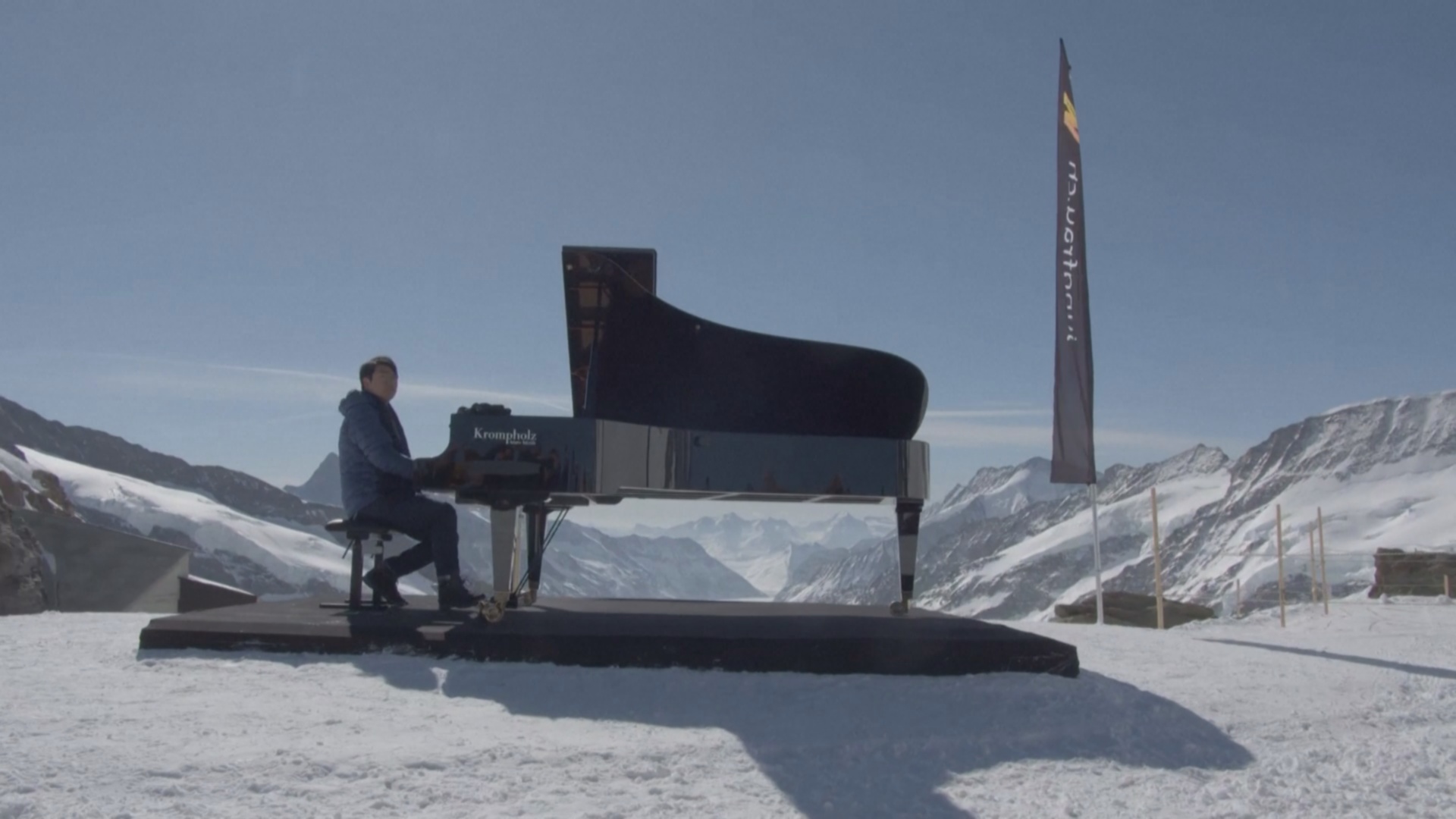 Китайский пианист-виртуоз выступил в Альпах на высоте 3500 метров