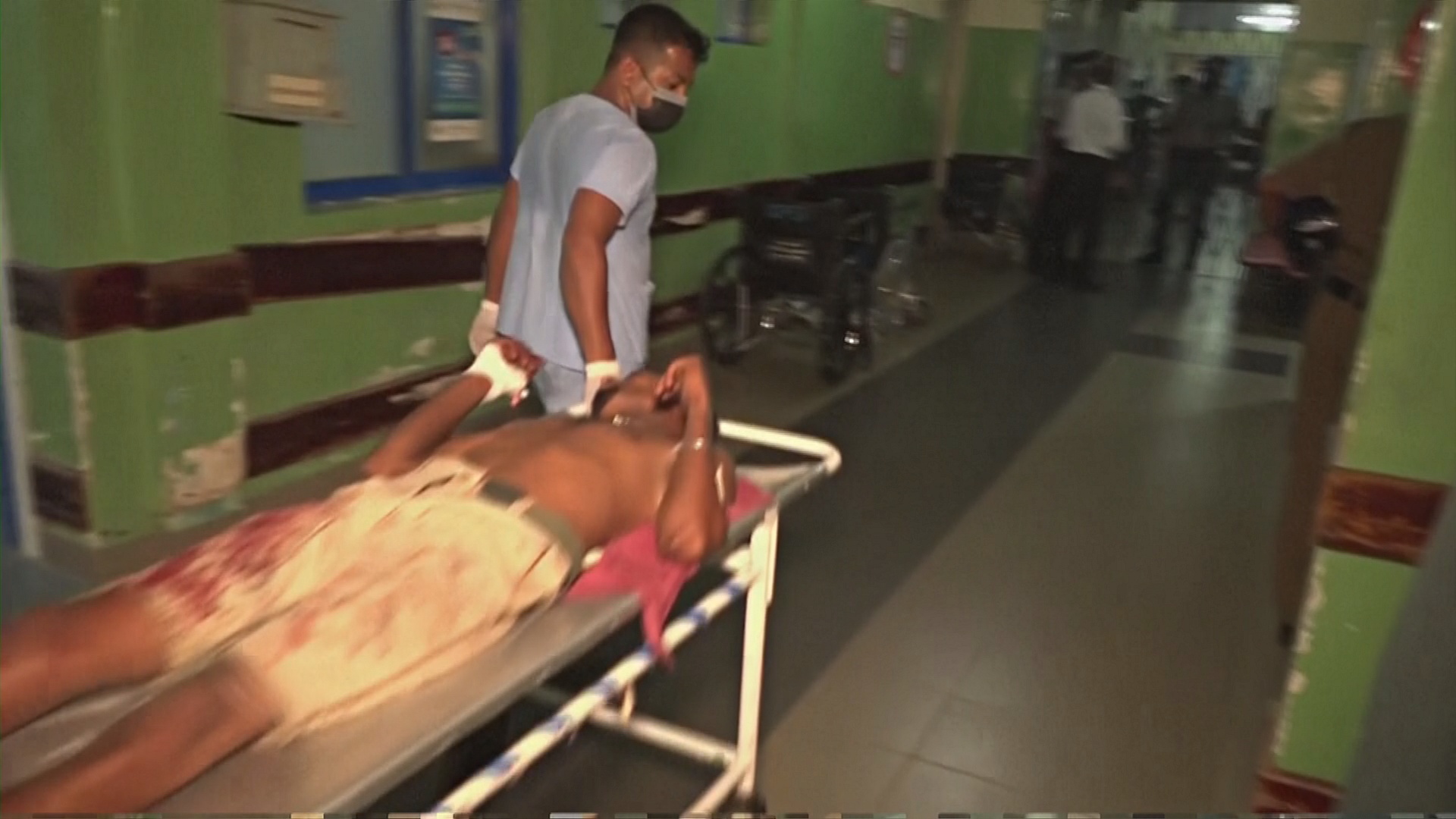 Один погибший, 12 раненых: полиция Шри-Ланки открыла огонь по протестующим