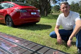 Tesla объедет Австралию, чтобы испытать зарядку от гибких солнечных панелей