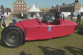 Роскошные и редкие автомобили представили на выставке в Лондоне