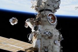 Российские космонавты второй раз за месяц вышли в открытый космос