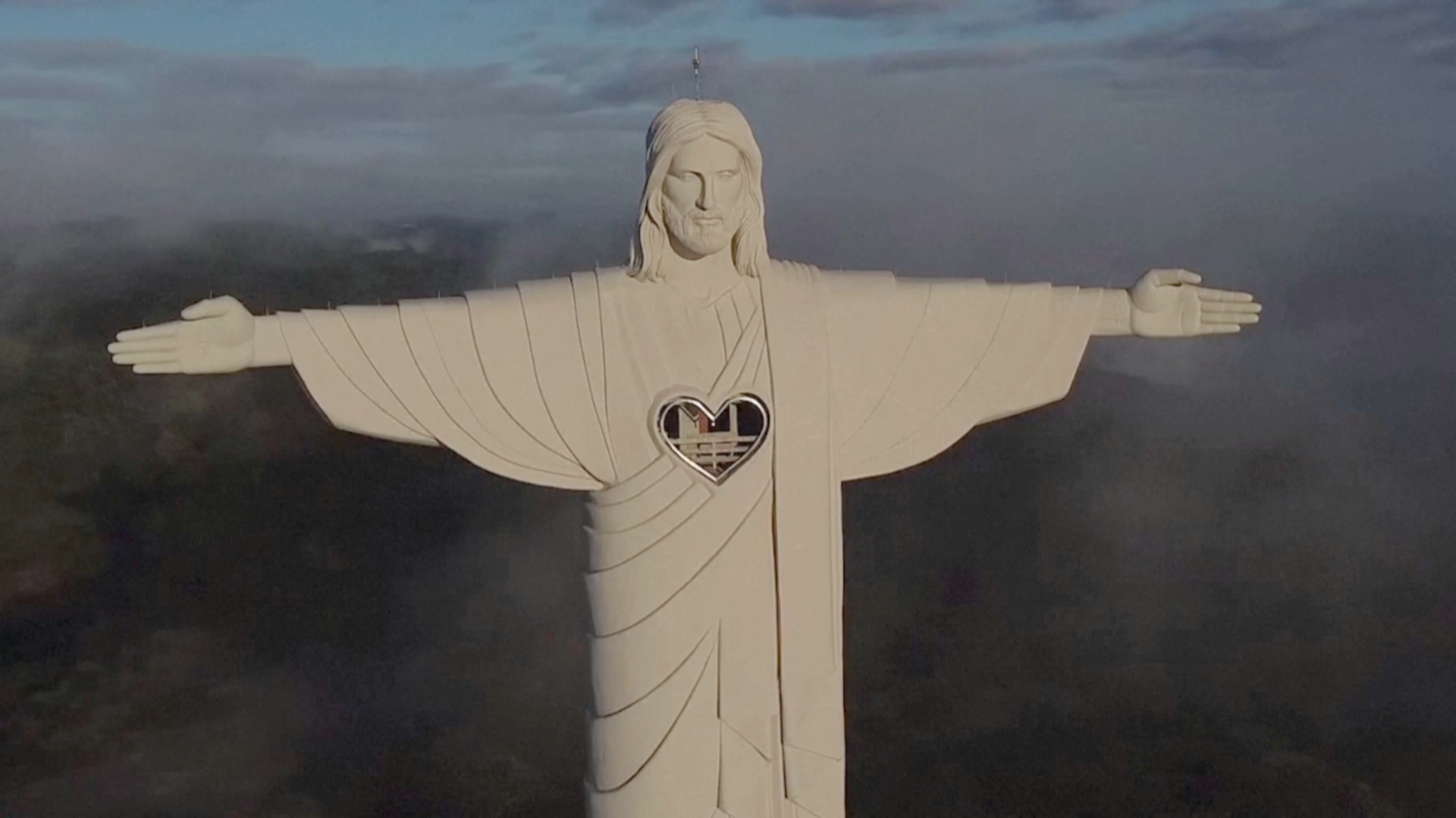 В Бразилии построили ещё одну гигантскую статую Христа