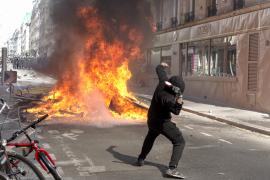 Первомайские погромы: чем закончились демонстрации в Париже