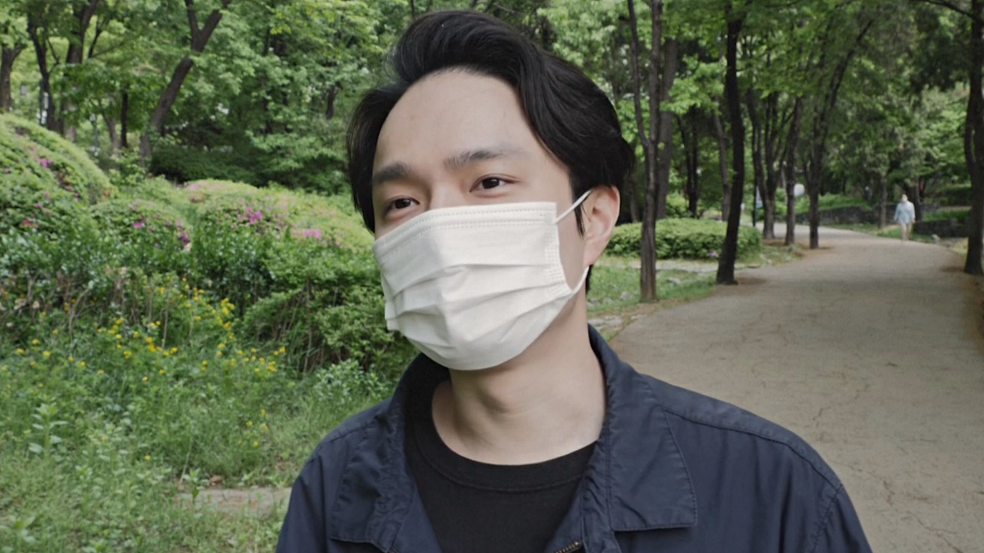 Южнокорейцы не снимают масок даже после их отмены