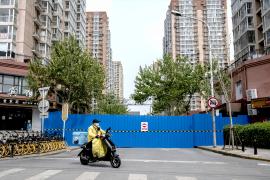 В Пекине ограничили работу общественного транспорта из-за вспышки COVID
