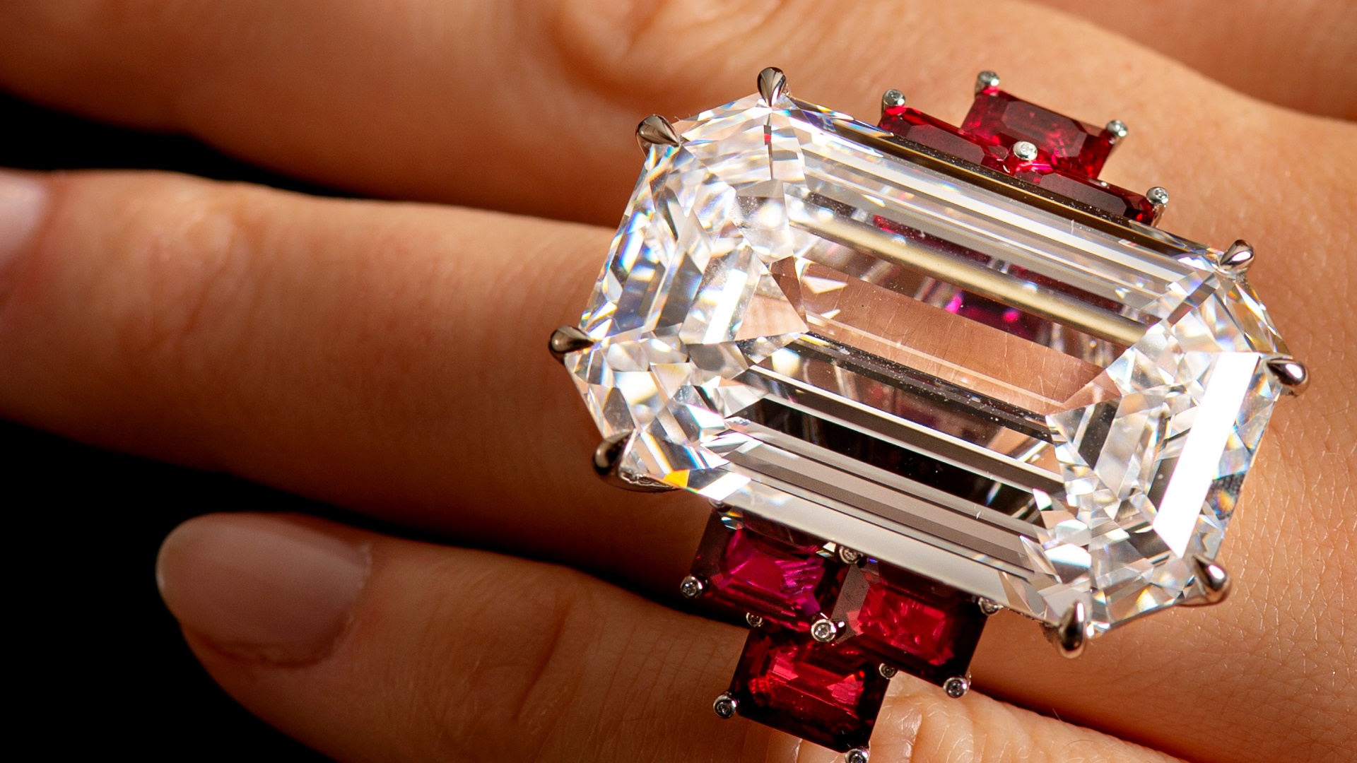На аукцион Sotheby’s выставят редкое кольцо с бриллиантом в 80 карат