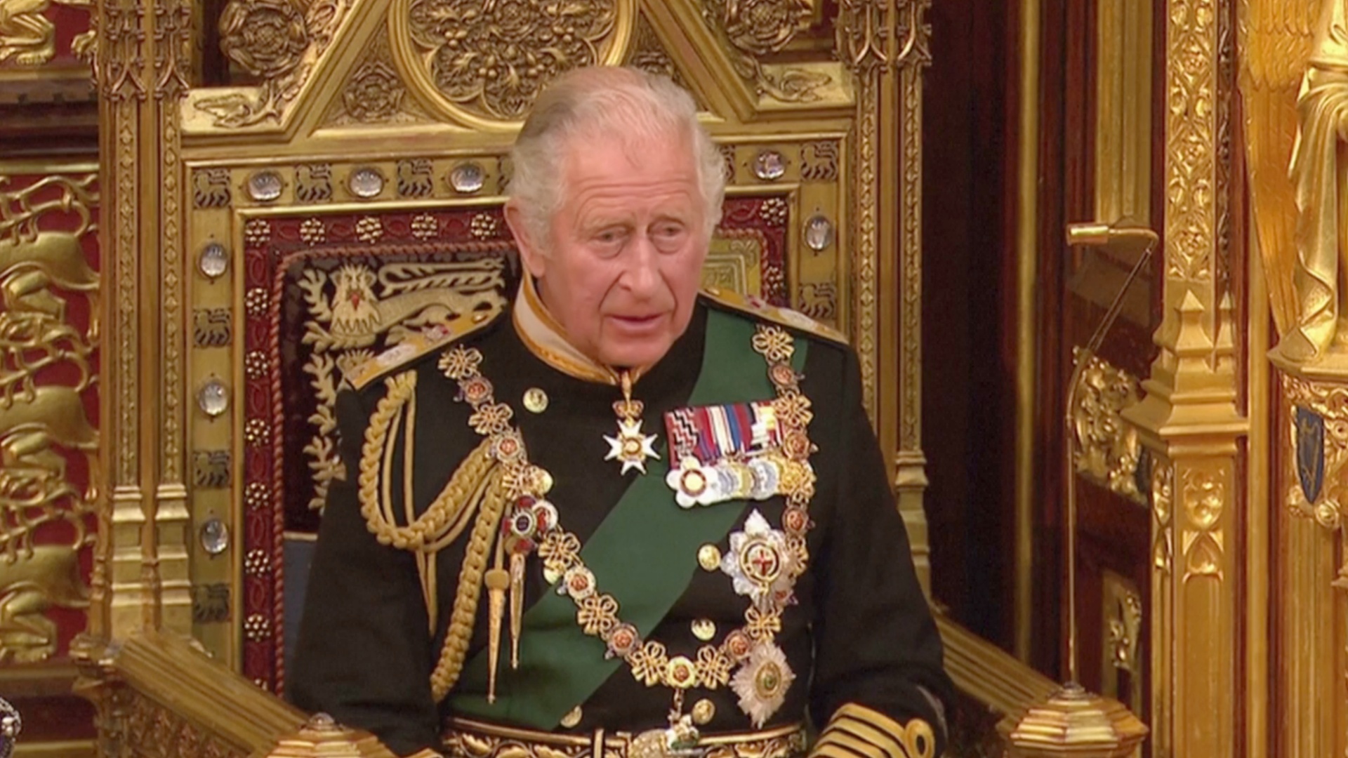 Принц Чарльз впервые зачитал речь королевы перед парламентом