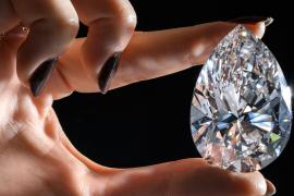 Самый крупный белый бриллиант за историю аукционов продали за $22 млн