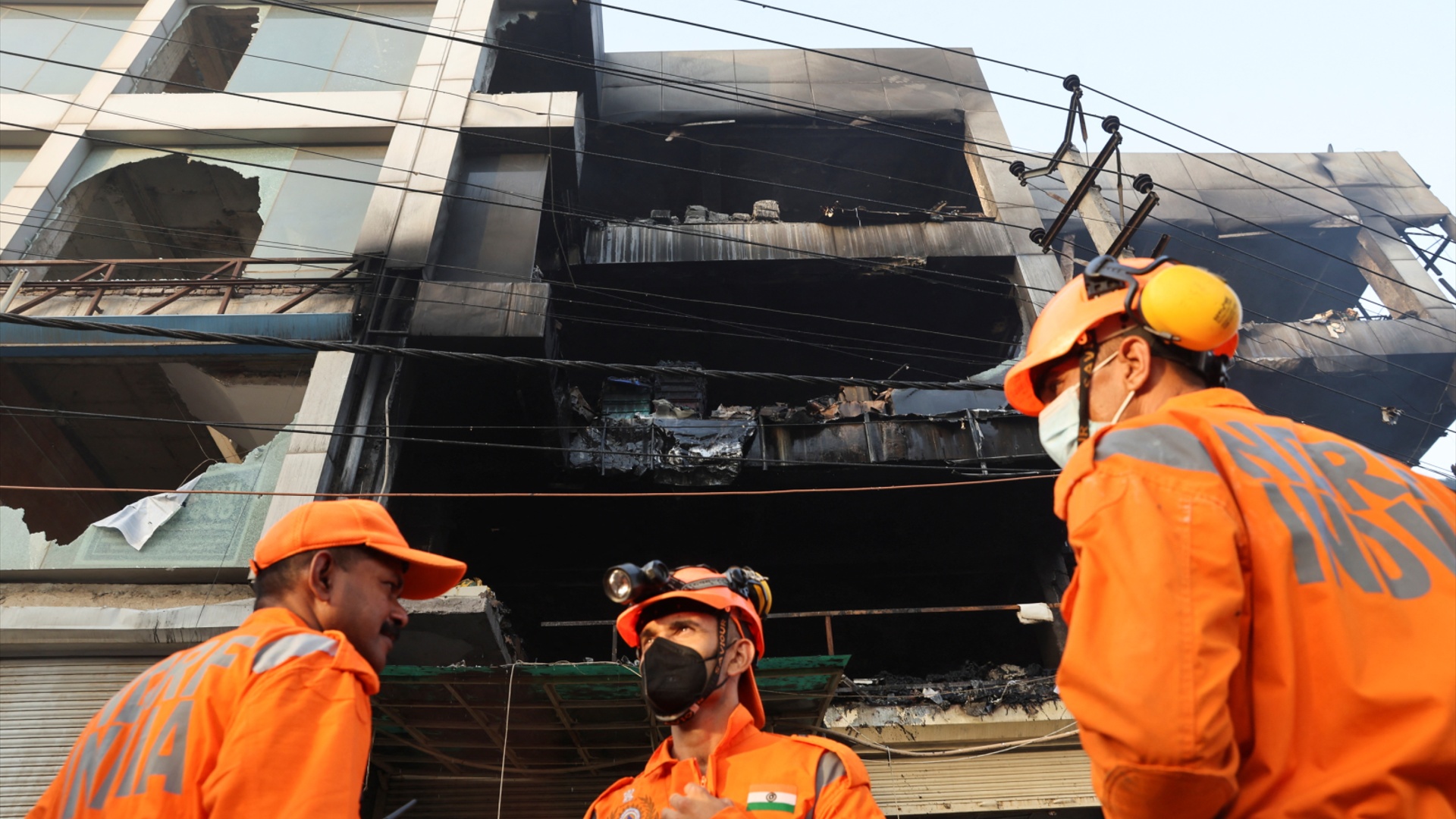 Пожар в Нью-Дели: 27 погибших
