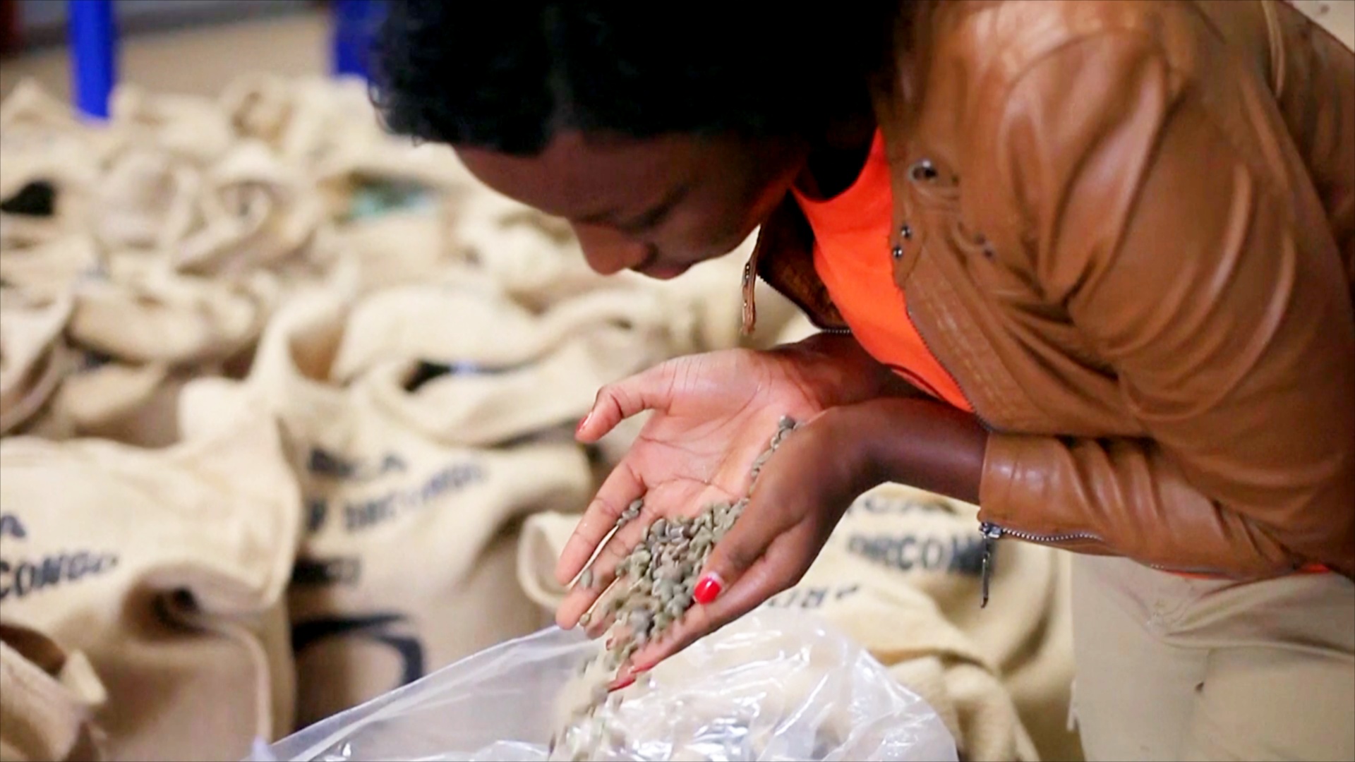 Кофе на мыло: бедные женщины Конго строят бизнес