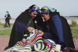 500 индейских женщин соткали изделие длиной километр, чтобы установить рекорд