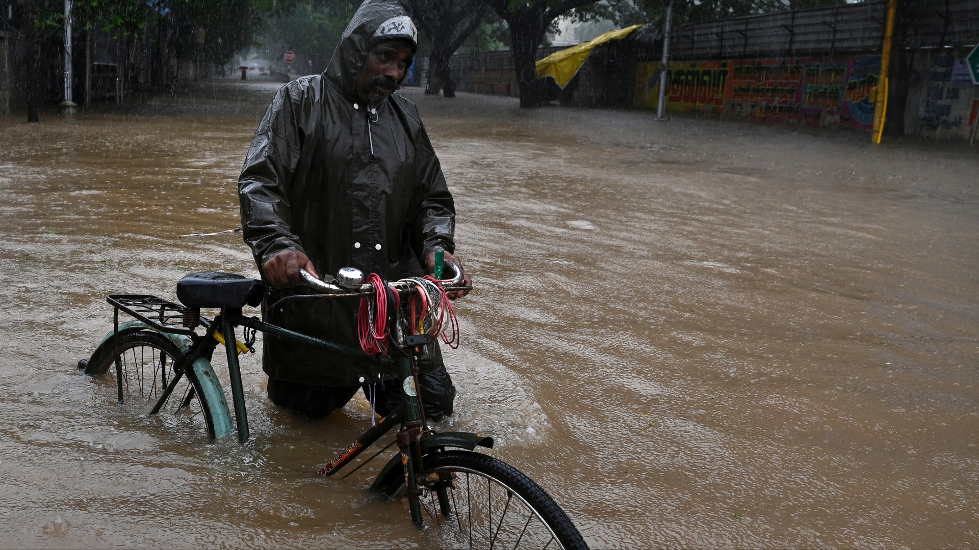 Наводнения и оползни в Ассаме: жертв всё больше