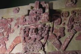 Украденный и испорченный фриз с храма майя восстанавливают в Мексике