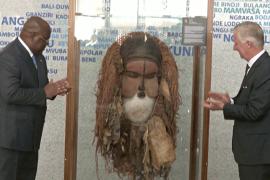 Король Бельгии вернул ритуальную маску властям ДР Конго