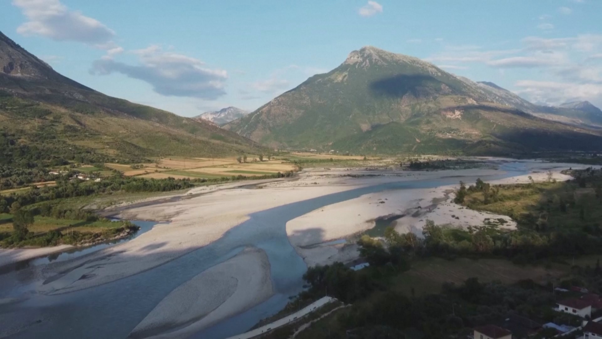 «Дикую» реку Албании хотят сделать заповедной