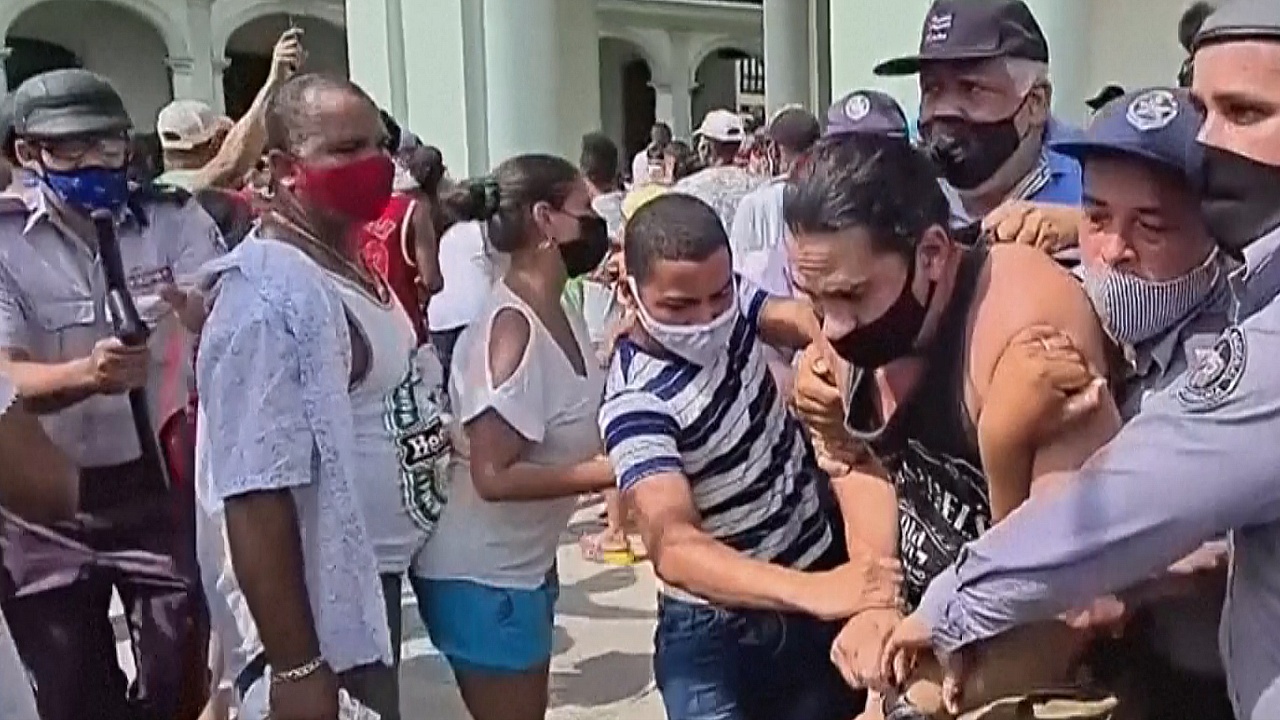 На Кубе приговоры вынесли десяткам людей, протестовавших прошлым летом