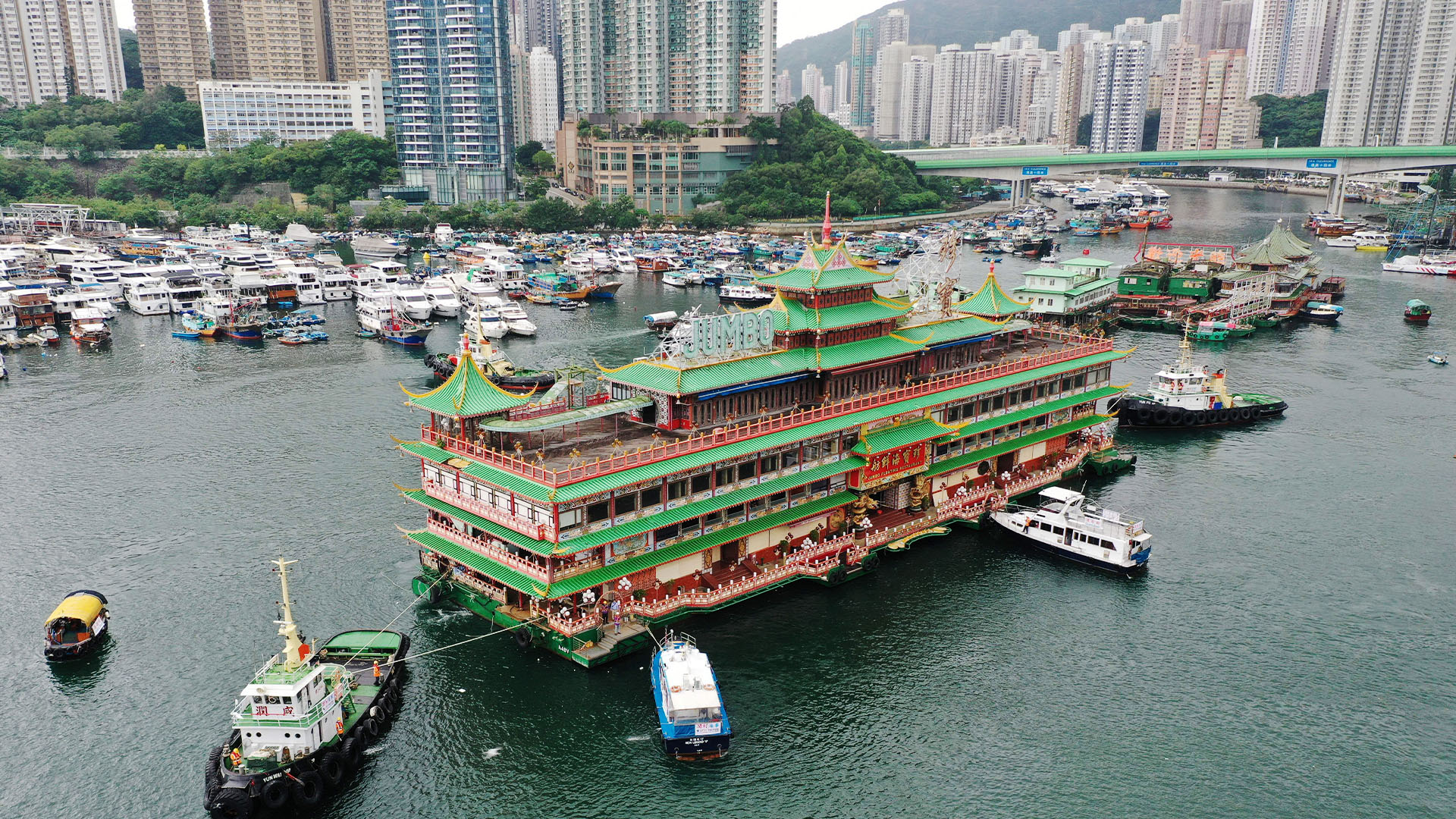 Гонконг прощается со знаменитым плавучим рестораном