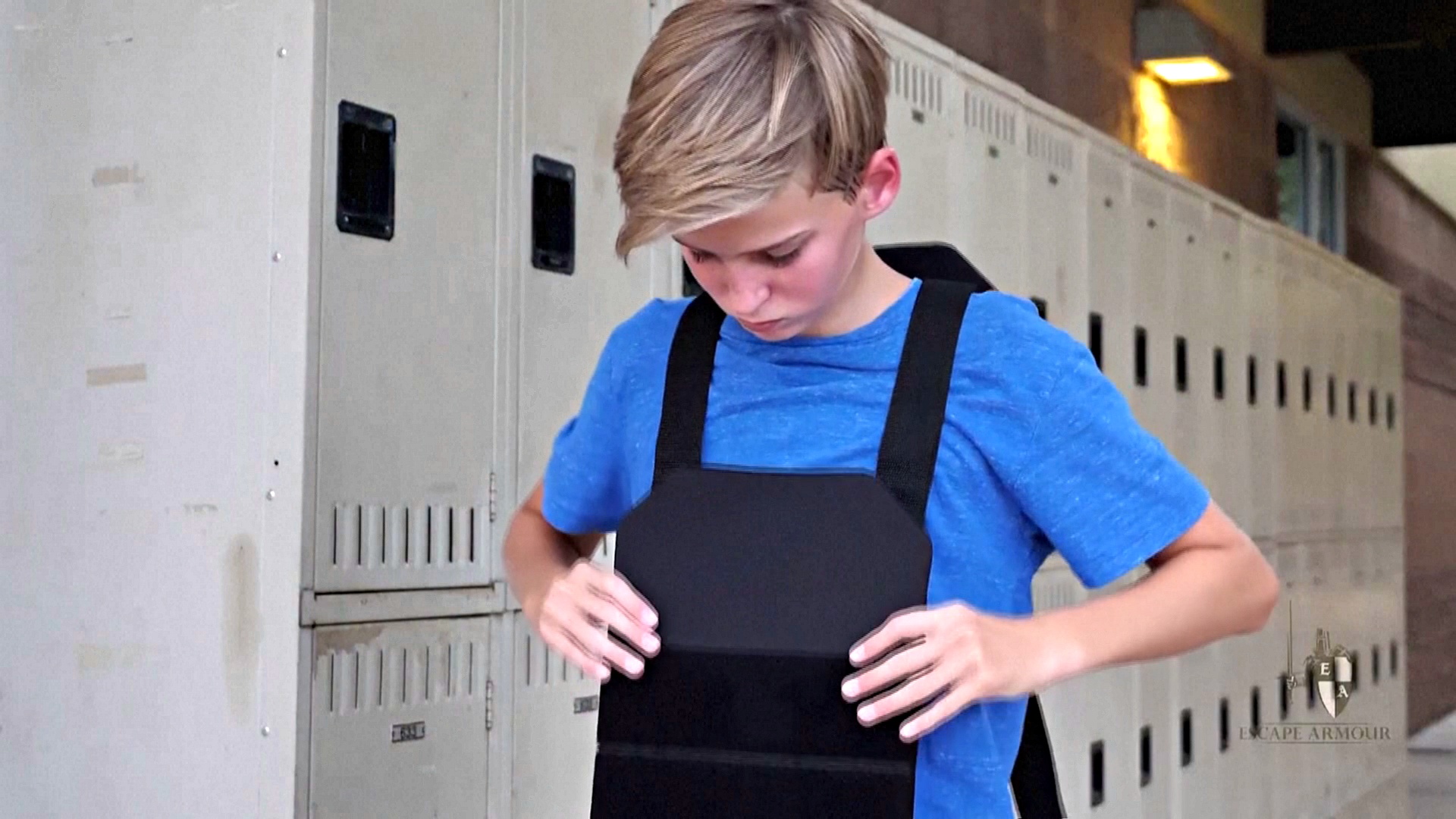 Американец создал бронежилет, который помещается в школьный рюкзак