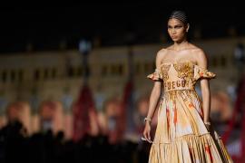 Фламенко от Dior: в Севилье высокую моду показали прямо на площади