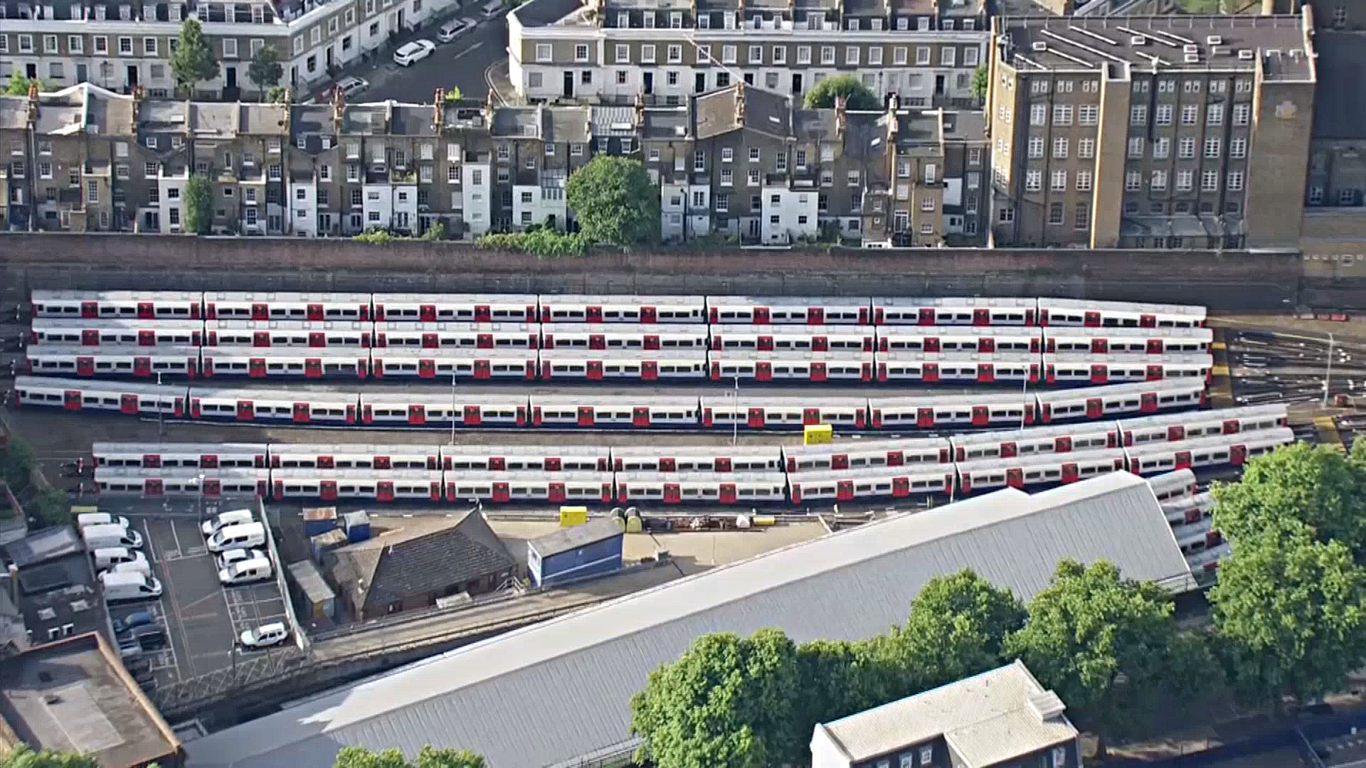 Крупнейшая за 30 лет забастовка железнодорожников проходит в Великобритании