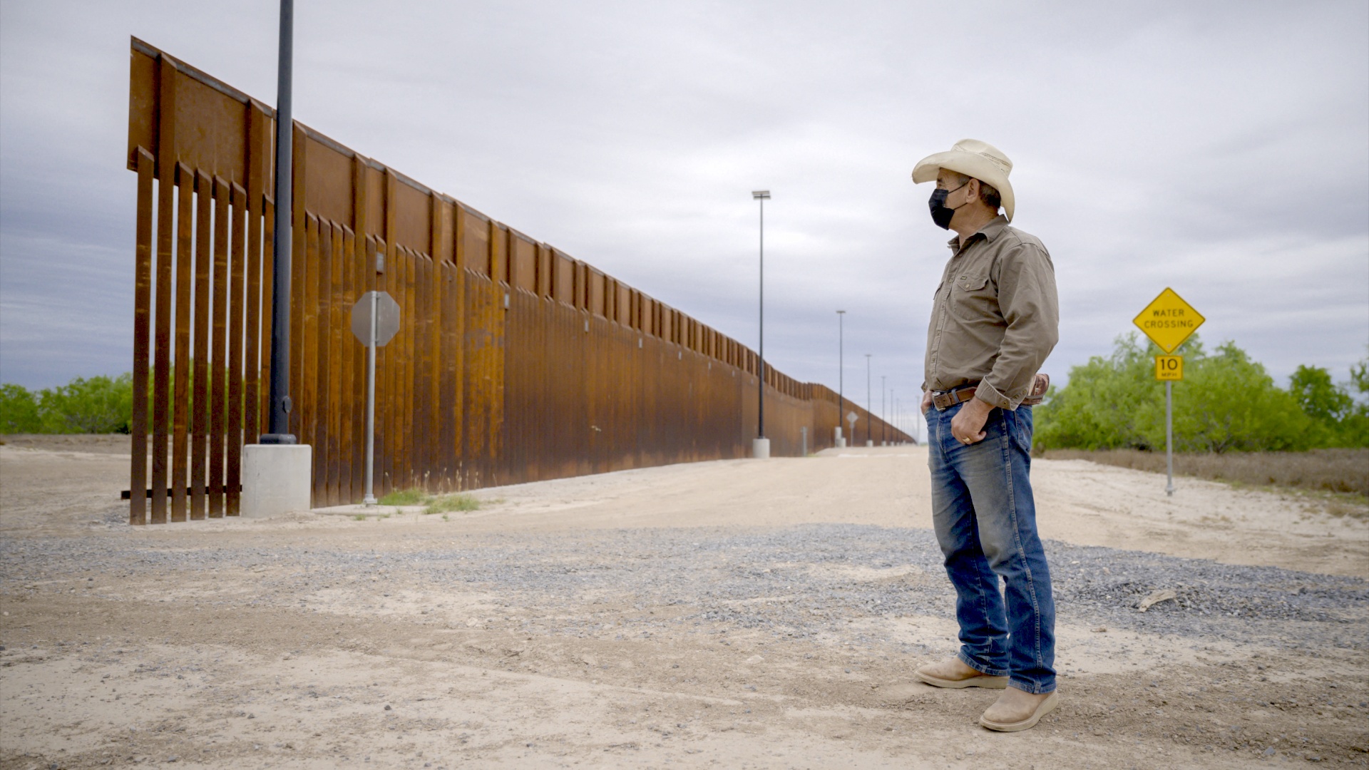 Губернатор Техаса обещает достроить стену, которую начал Дональд Трамп