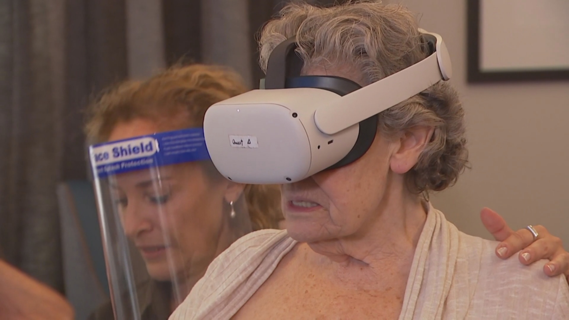 Виртуальная реальность позволяет путешествовать постояльцам домов престарелых