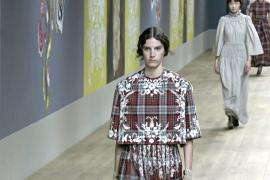 Dior вернулся к простоте на Неделе высокой моды в Париже