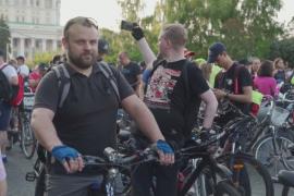 Ночной велопарад прошёл в Москве