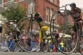 Гонка на старинных велосипедах прошла в США