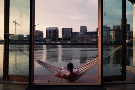 Картонные дома-лодки плавают по Нидерландам