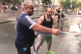 Брызги и смех: в Армении отметили фестиваль воды водной битвой